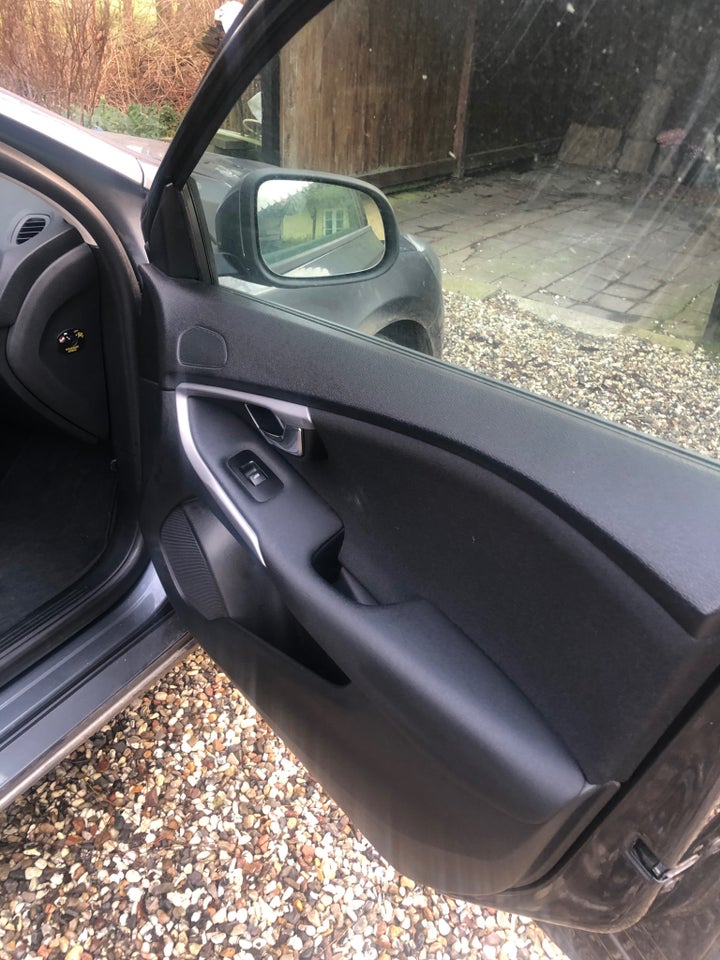 Volvo V40 2,0 D3 150 Kinetic 5d