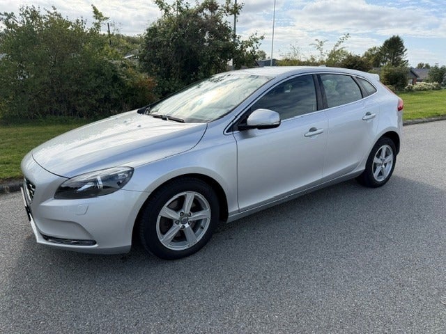 Volvo V40 1,6 T4 180 Momentum aut. 5d