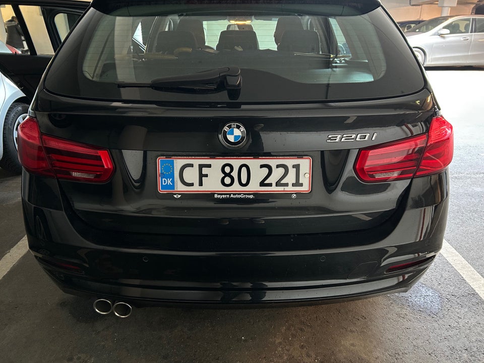 BMW 320i 2,0 Touring aut. 5d