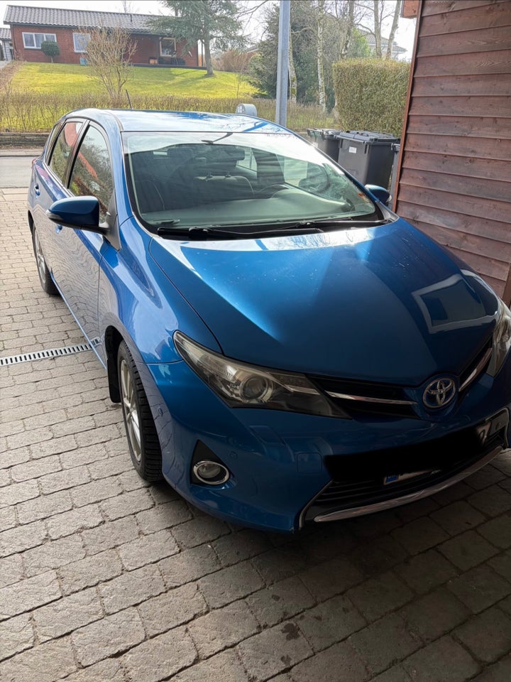 Toyota Auris 1,8 Hybrid H2 CVT 5d