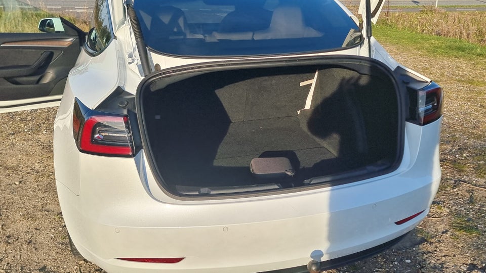 Tesla Model 3 Standard Range+ RWD 4d