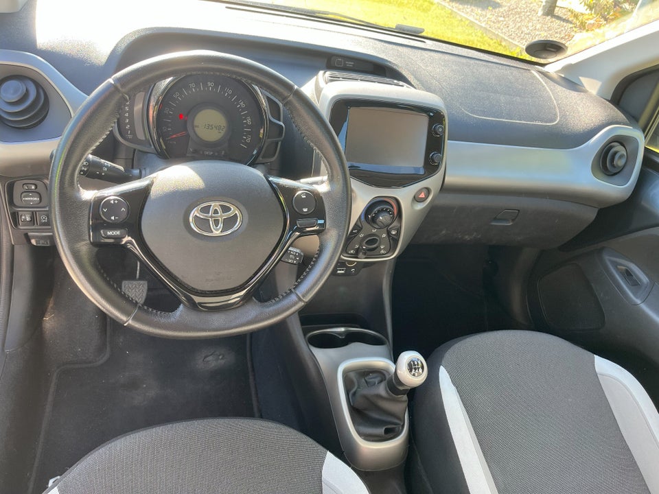 Toyota Aygo 1,0 VVT-i x-play 5d