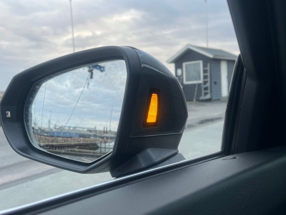 Audi Q3 45 TFSi e Attitude plus S-tr. 5d