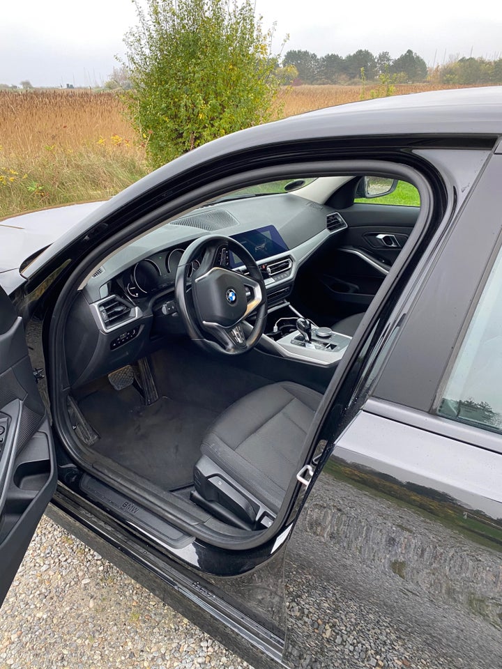 BMW 320i 2,0 Connected aut. 4d