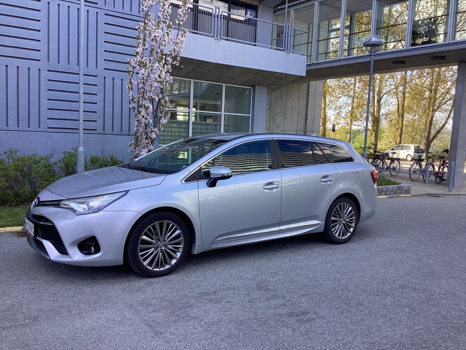 Toyota Avensis 1,8 VVT-i T1 Touring Sports 5d