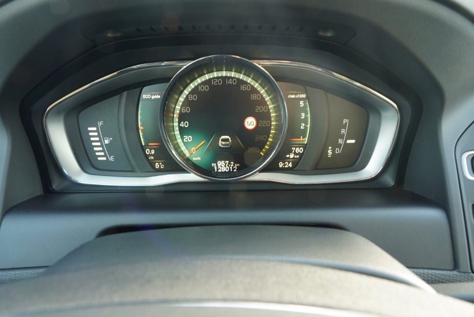 Volvo XC60 2,4 D5 220 Summum aut. AWD 5d