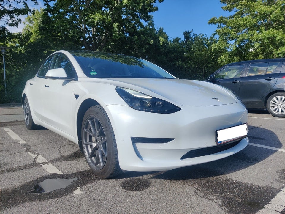 Tesla Model 3 Long Range AWD 4d