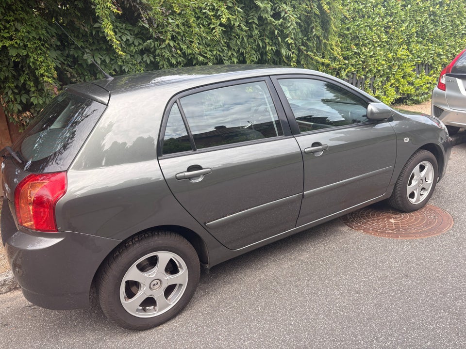 Toyota Corolla 1,6 Terra aut. 5d