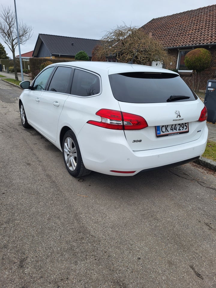 Peugeot 308 1,6 BlueHDi 120 Style SW 5d
