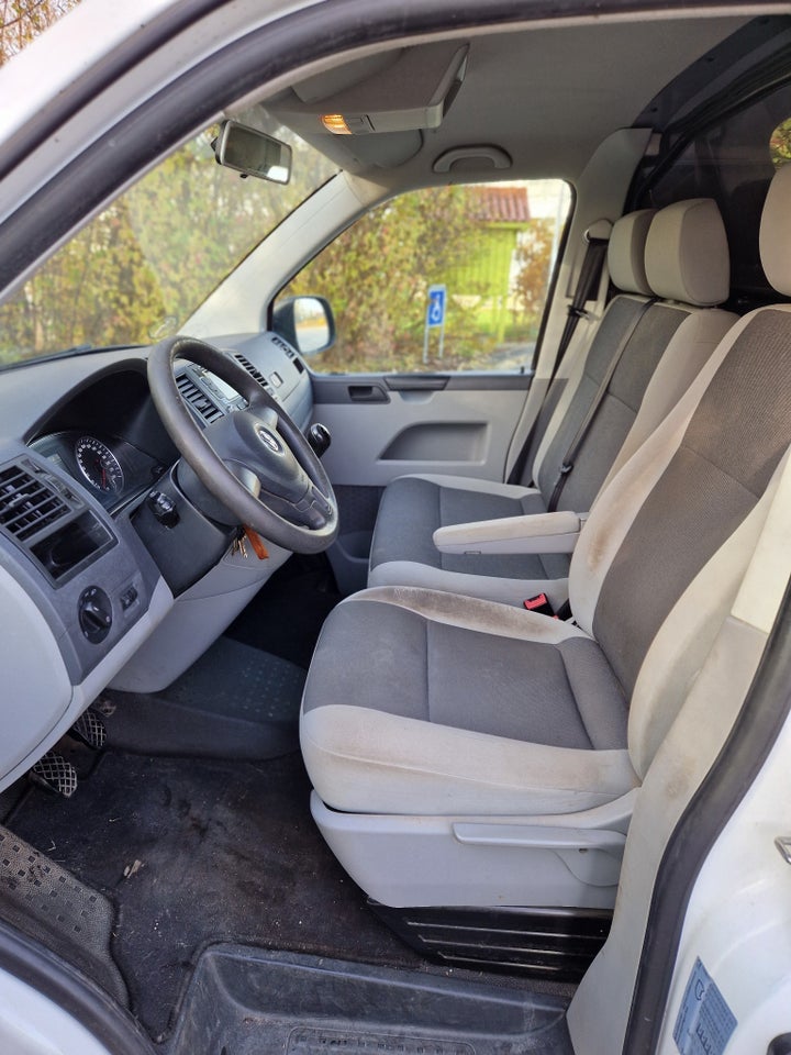 VW Transporter 2,0 TDi 114 Kassevogn lang 5d