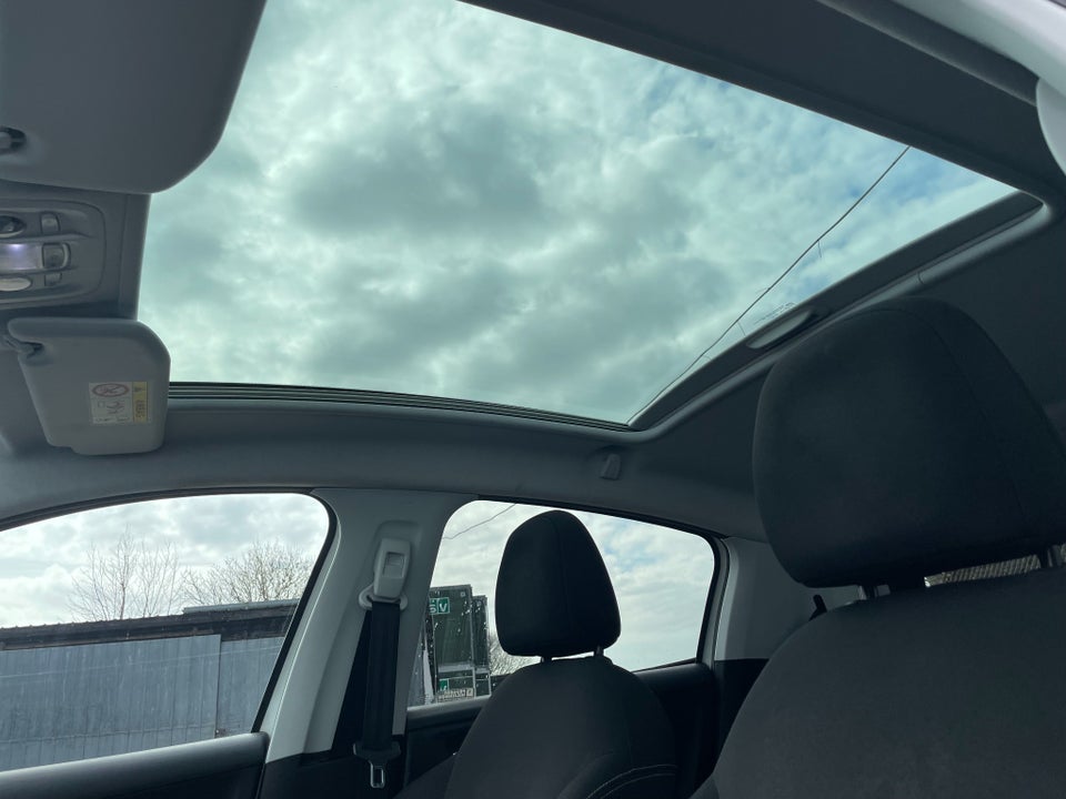 Peugeot 208 1,6 BlueHDi 100 Allure Sky 5d