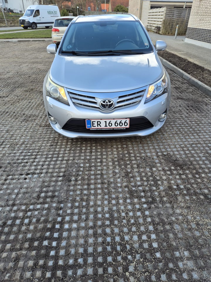 Toyota Avensis 2,0 D-4D T2 Premium stc. 5d