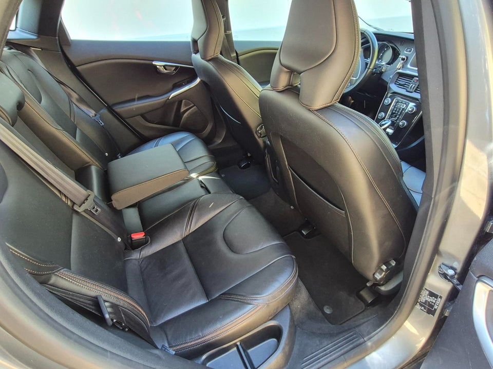 Volvo V40 CC 2,0 D3 150 Momentum aut. 5d