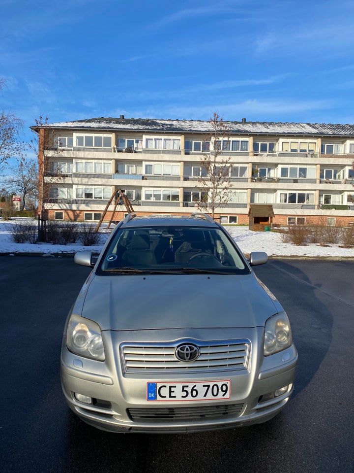 Toyota Avensis 1,8 VVT-i Terra stc. 5d
