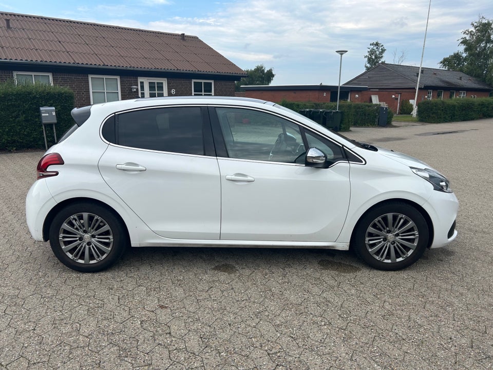 Peugeot 208 1,6 BlueHDi 100 Desire Sky 5d