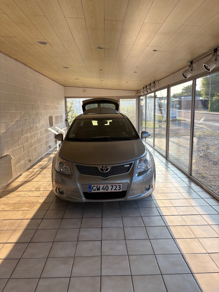 Toyota Avensis 1,8 VVT-i T2 stc. 5d