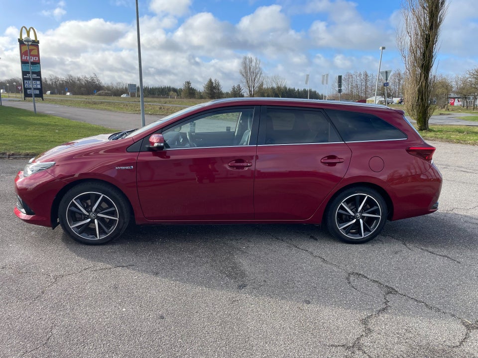 Toyota Auris 1,8 Hybrid H4 Touring Sports CVT 5d