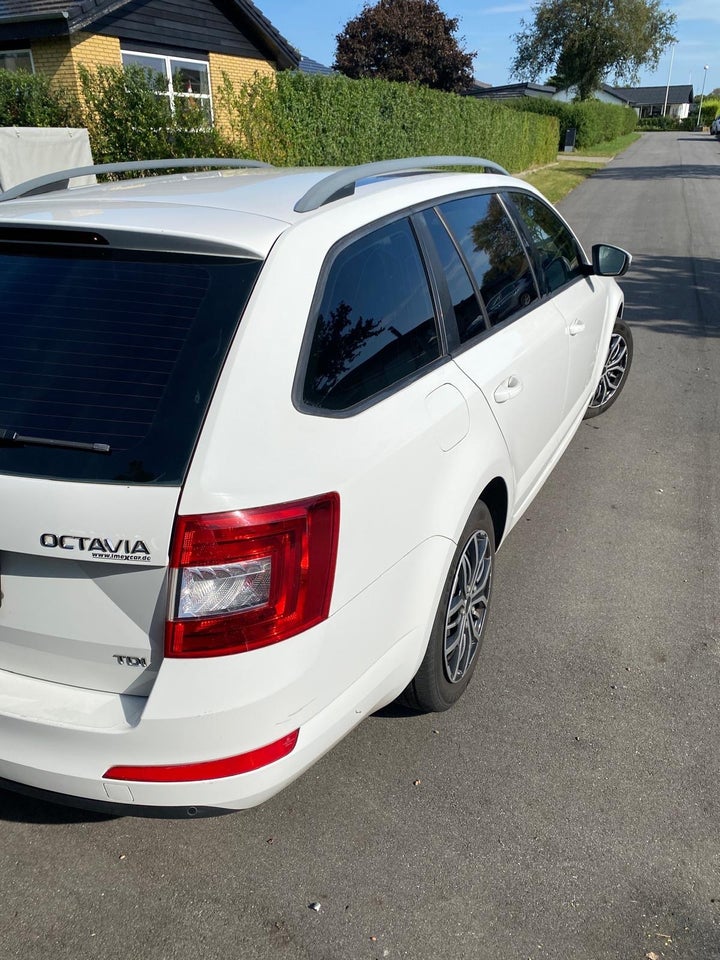 Skoda Octavia 1,6 TDi 105 Active 5d