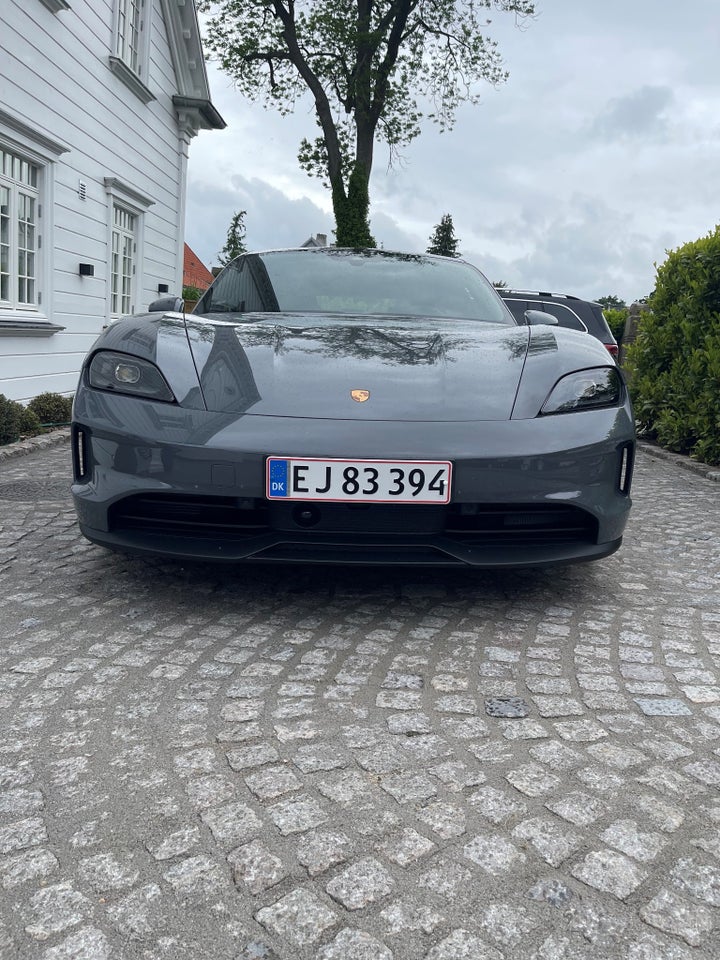 Porsche Taycan Performance+ 4d