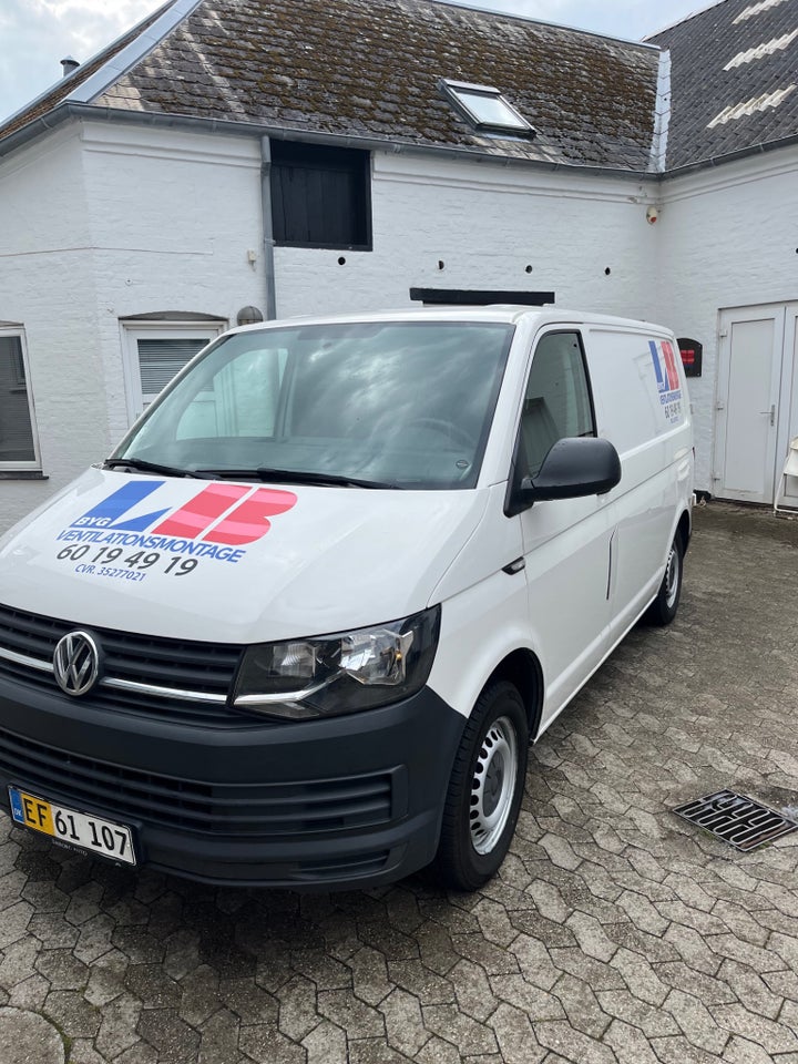 VW Transporter 2,0 TDi 102 Kassevogn kort