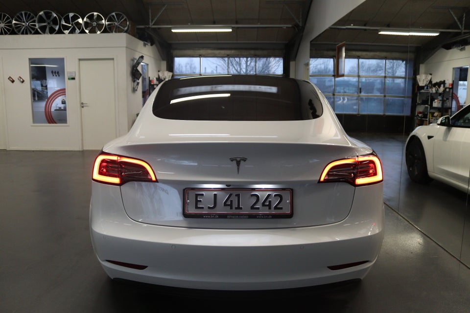 Tesla Model 3 Standard Range+ RWD 4d