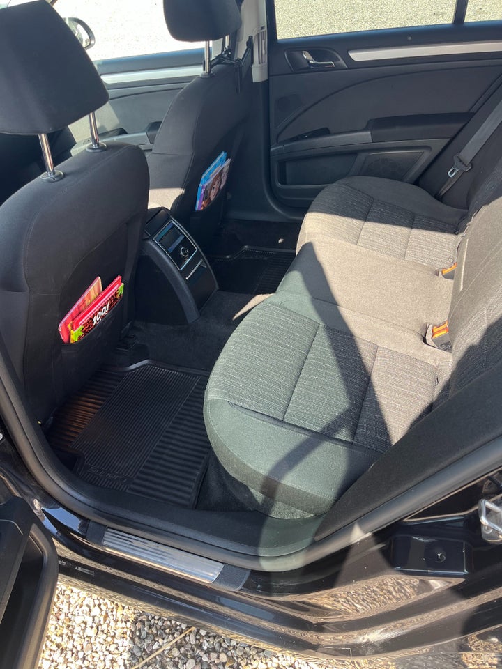 Skoda Superb 1,6 TDi 105 Elegance Combi GreenLine 5d