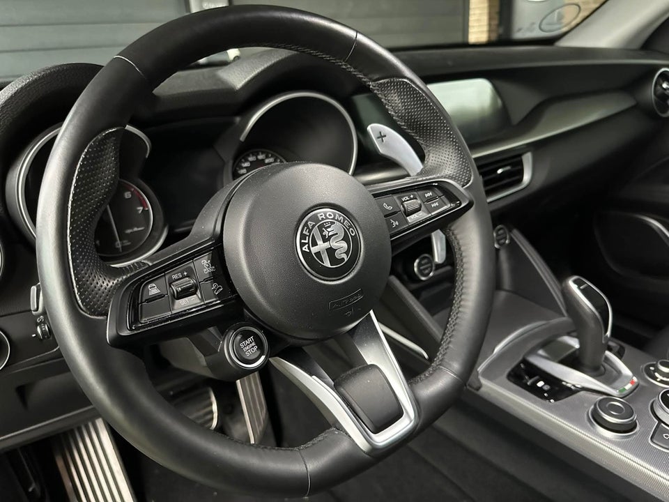 Alfa Romeo Stelvio 2,0 T 250 Sprint aut. Q4 5d