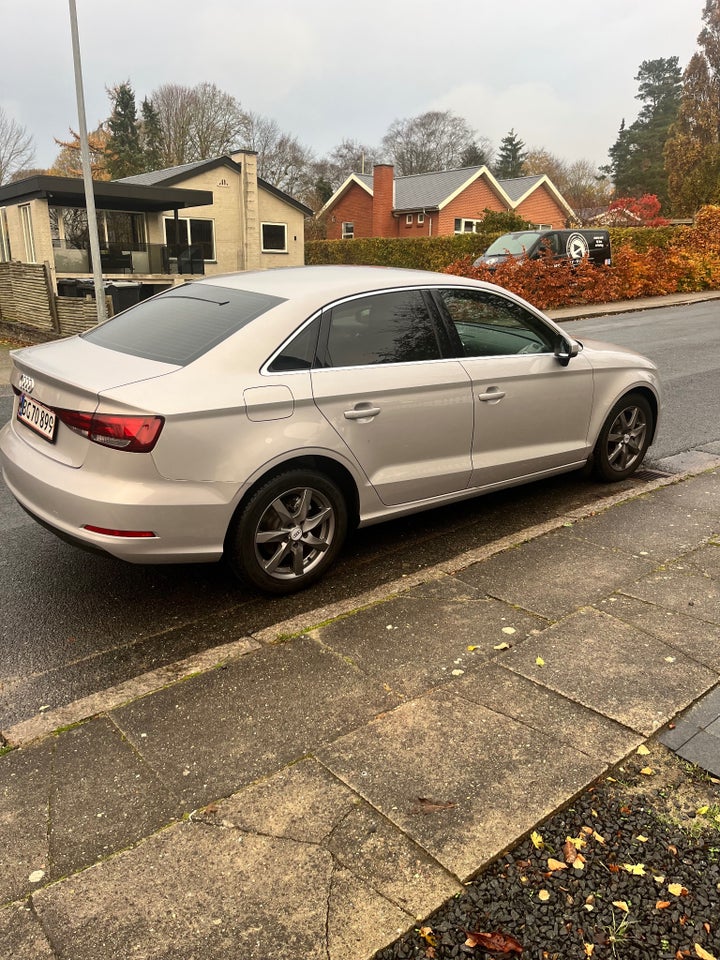 Audi A3 1,6 TDi Attraction 4d