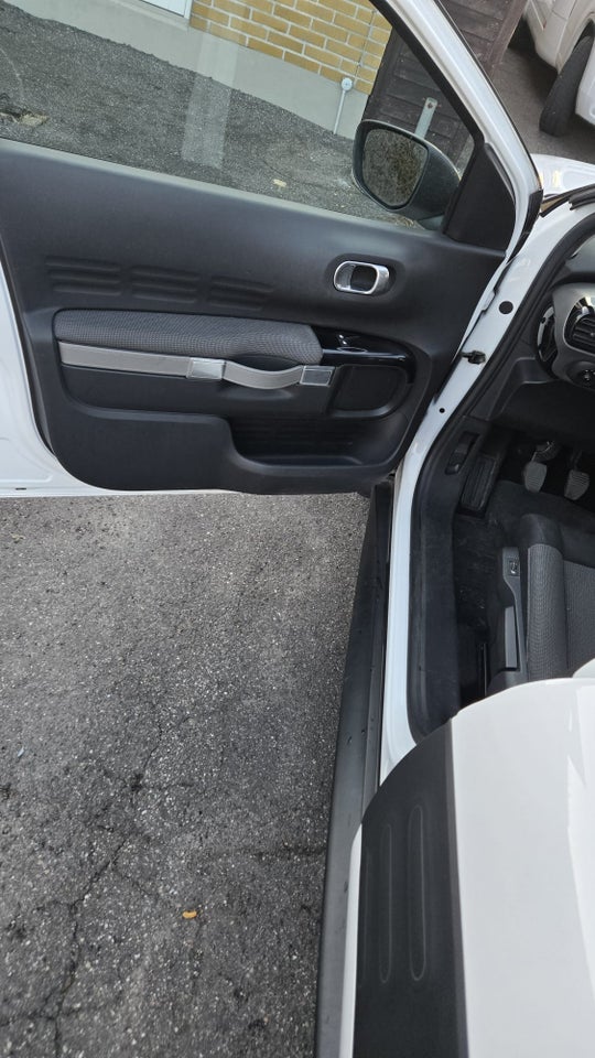 Citroën C4 Cactus 1,6 BlueHDi 100 Shine 5d