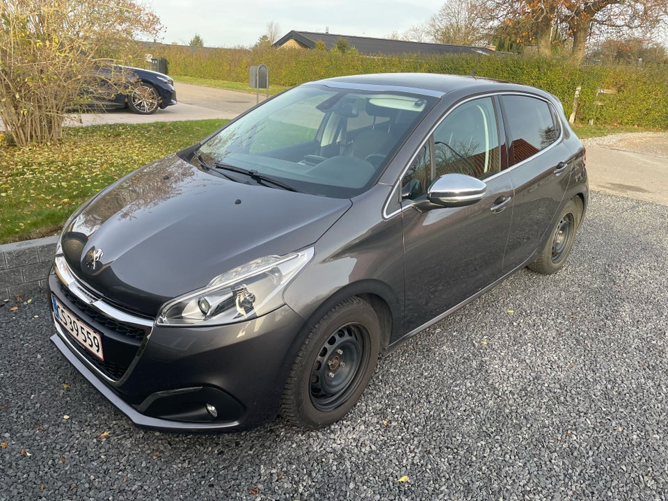 Peugeot 208 1,2 PureTech 82 Allure Sky 5d