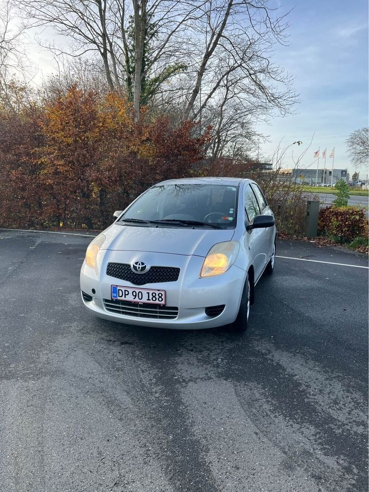 Toyota Yaris 1,3 VVT-i Terra 5d