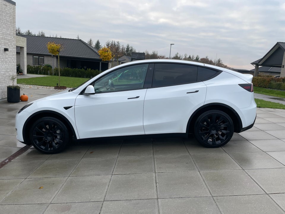 Tesla Model Y Long Range AWD 5d