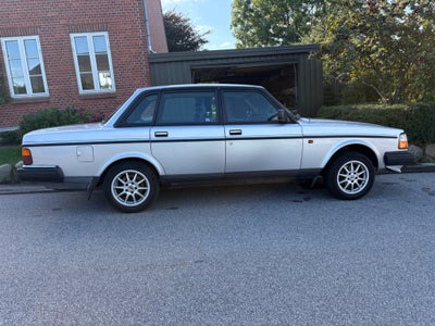 Volvo 240 2,3 GL stc. 5d