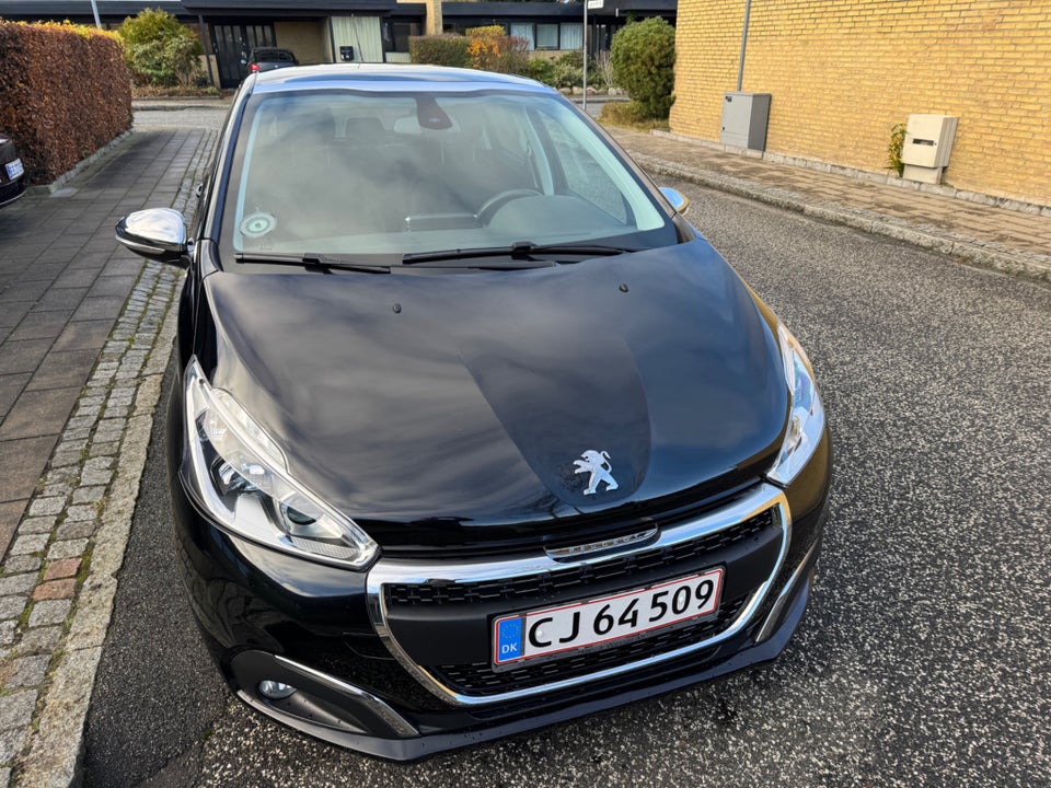 Peugeot 208 1,2 PureTech 82 Allure Sky 5d