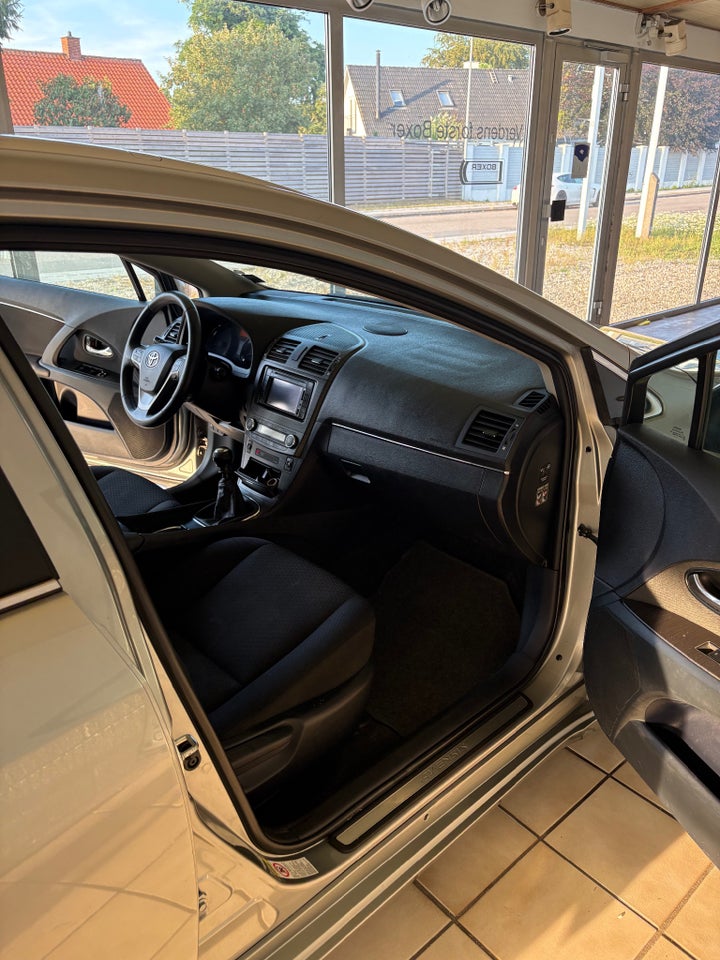 Toyota Avensis 1,8 VVT-i T2 stc. 5d