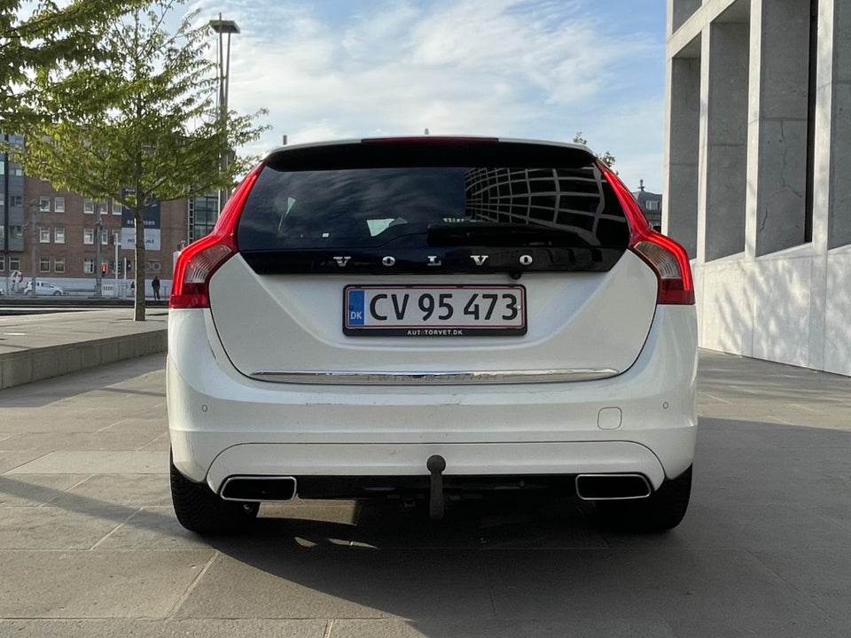 Volvo V60 2,4 D6 Plug-in Summum aut. AWD 5d