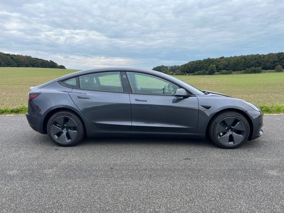 Tesla Model 3 RWD 4d