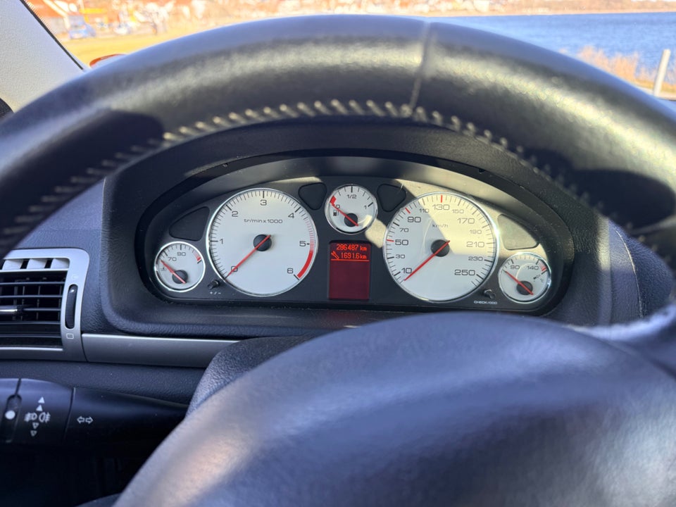 Peugeot 407 1,6 HDi XR SW 5d