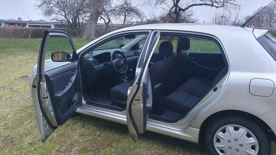 Toyota Corolla 1,6 Terra Jubi 5d