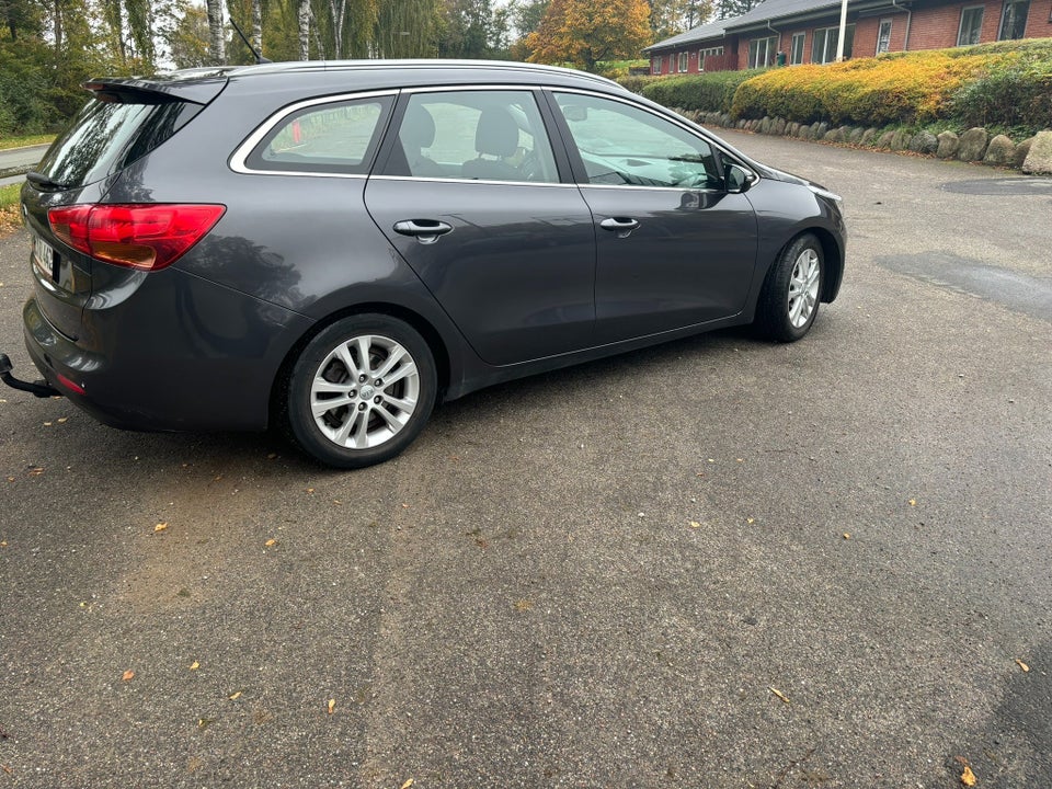 Kia Ceed 1,6 GDi Premium SW DCT 5d