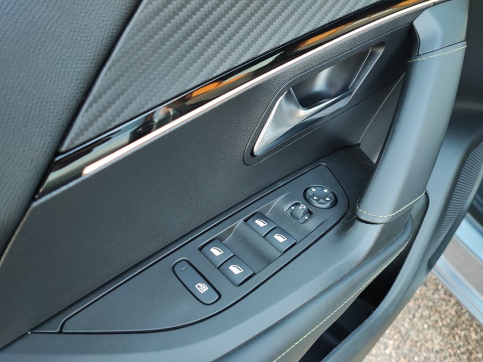 Peugeot e-2008 50 GT Pack 5d