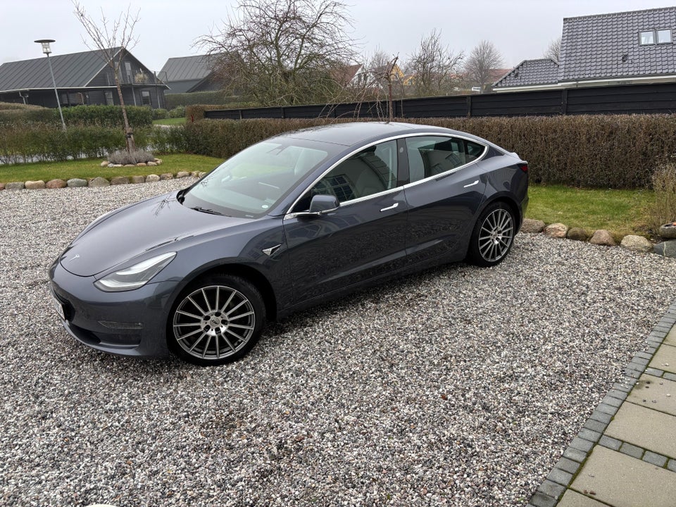Tesla Model 3 Long Range AWD 4d
