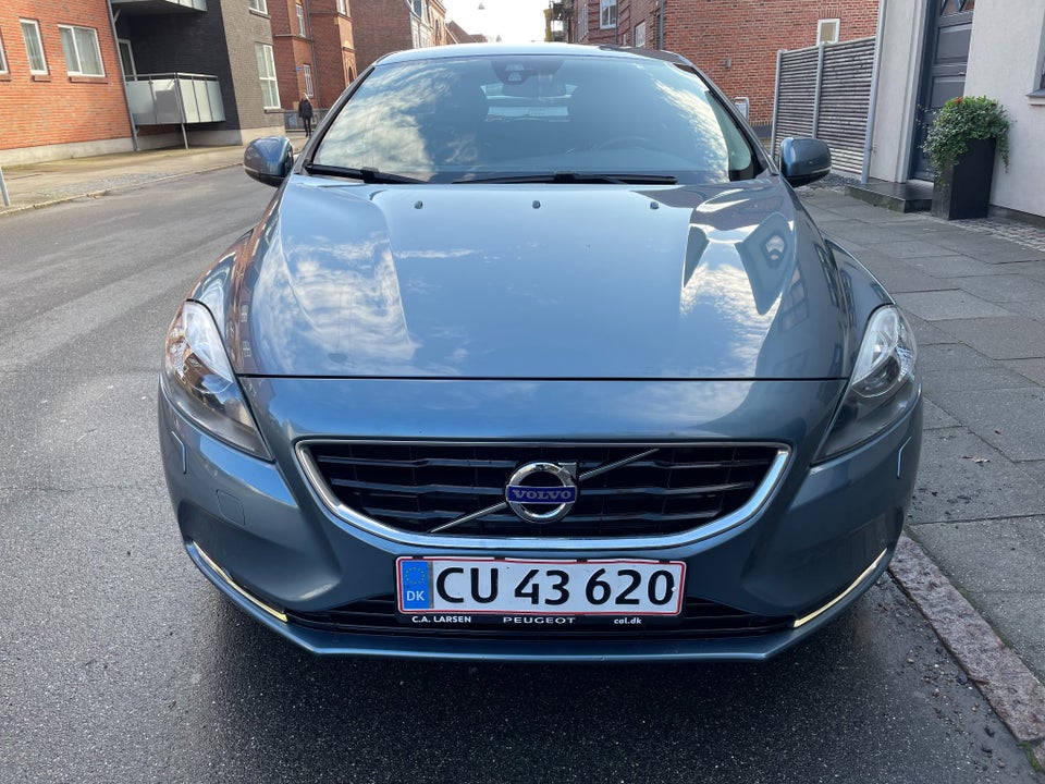 Volvo V40 1,6 D2 115 Summum 5d