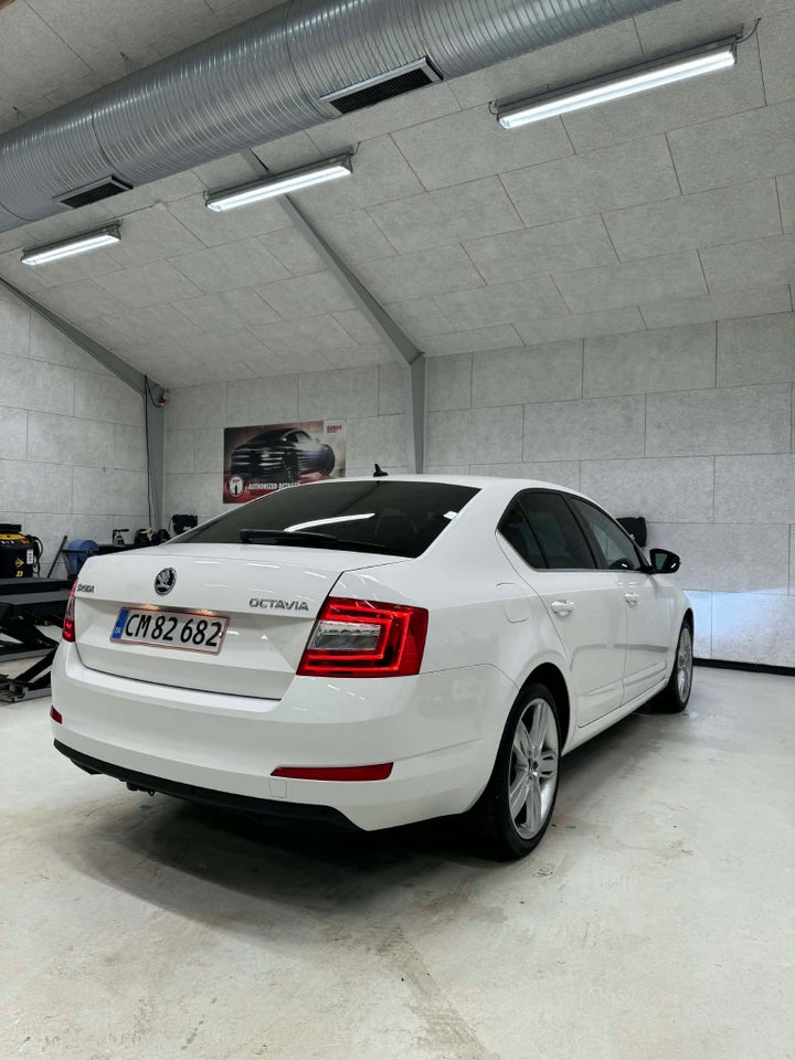 Skoda Octavia 1,6 TDi 110 Style DSG 5d