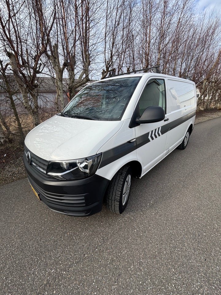 VW Transporter 2,0 TDi 102 Kassevogn kort