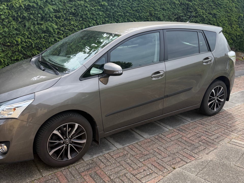 Toyota Verso 1,8 VVT-i T2 Premium 5d