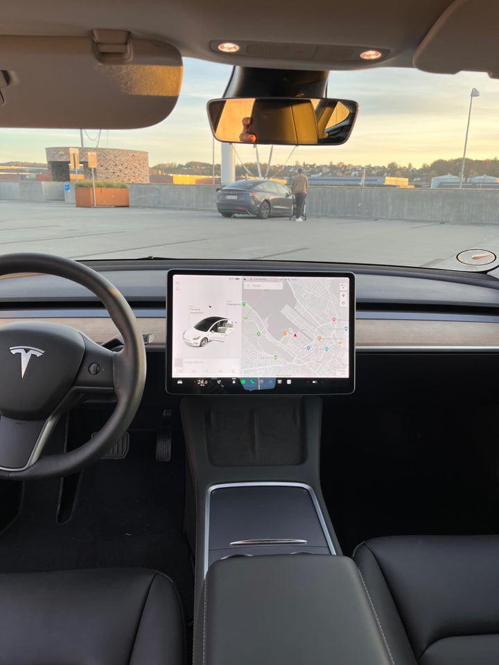 Tesla Model 3 Long Range AWD 4d