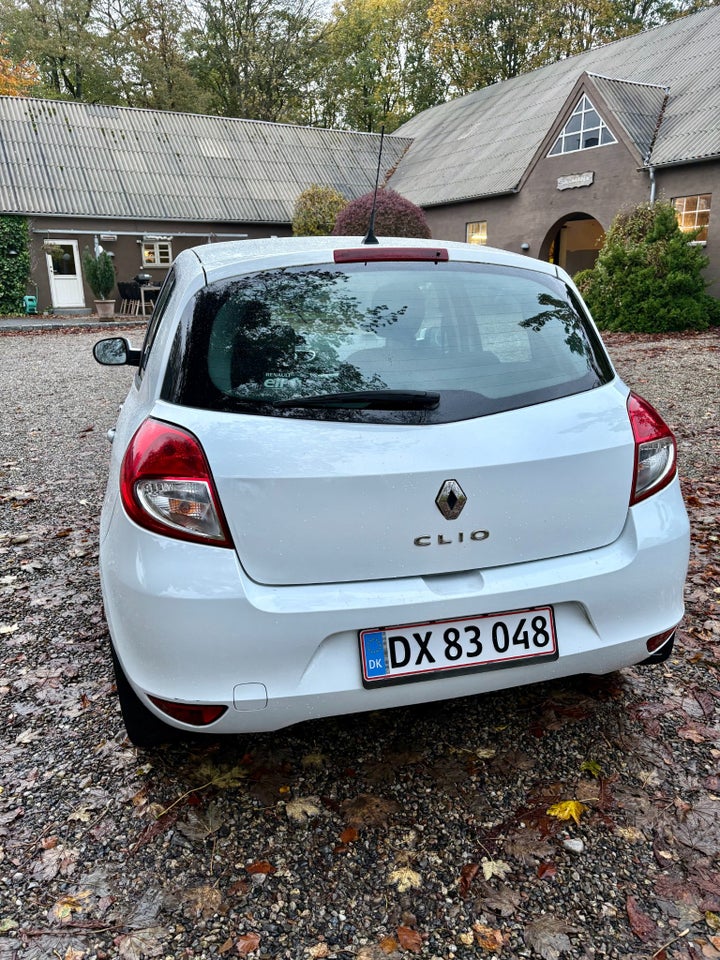 Renault Clio III 1,2 16V Authentique 5d