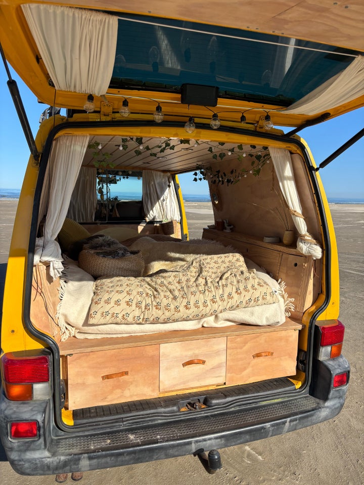 VW Transporter 2,4 D Kassevogn lang 4d