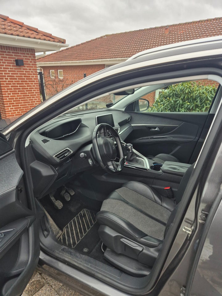 Peugeot 5008 1,2 e-THP 130 Allure 7prs 5d